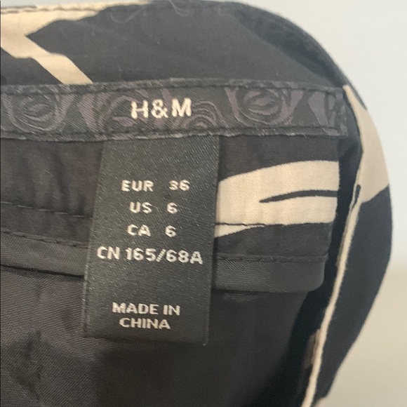 😎H&M Tan and Black Pleated A-Line Skirt - Picture 2 of 3